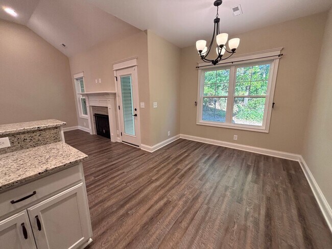 Foto del edificio - 337 Chase Dr