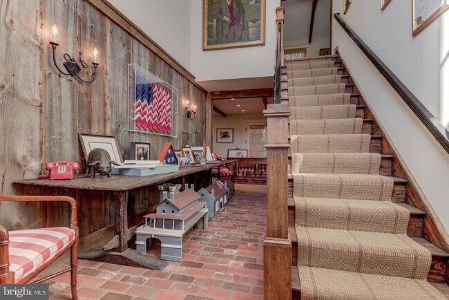 Foto del edificio - 701 Providence Rd