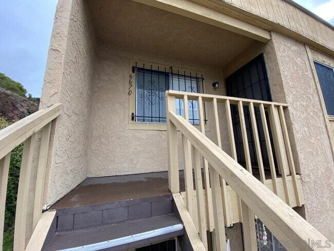 Foto del edificio - 6670 University Ave