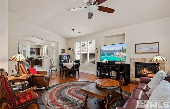 Building Photo - 10130 Donner Peak Dr
