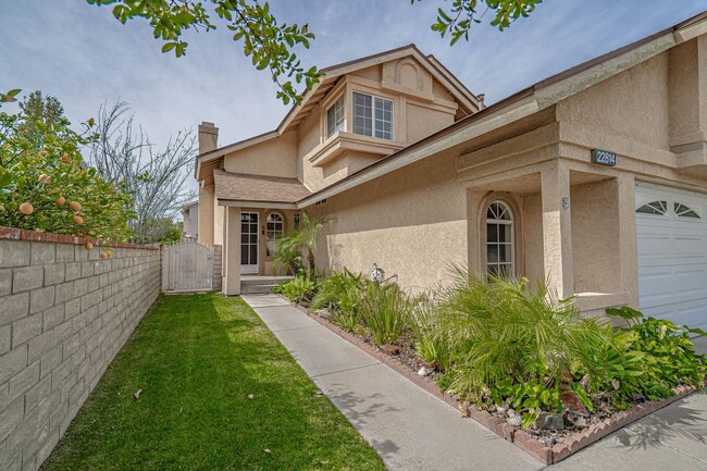 Building Photo - Spacious 3-Bedroom Home with Large Backyard on a Cul-de-Sac in Saugus!