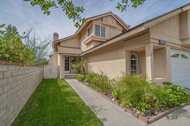 Foto del edificio - Spacious 3-Bedroom Home with Large Backyard on a Cul-de-Sac in Saugus!