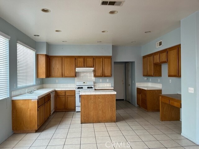 Building Photo - 312 Camino De La Luna