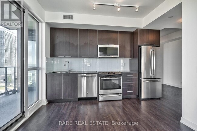 Building Photo - 10 Park Lawn Rd