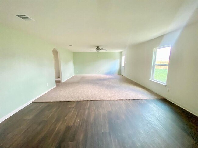 Foto del edificio - 701 Yearwood Ln