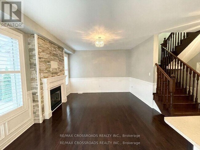 Building Photo - 144 Durhamview Cres