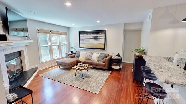Foto del edificio - 415 W 8th St