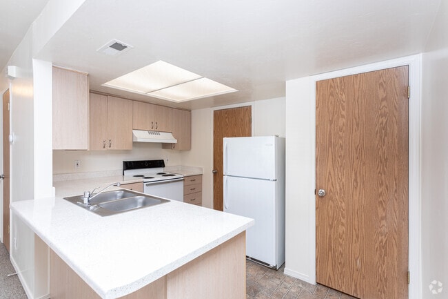 2BR, 1BA - 1,004SF - Classic Kitchen - Lakeside Village UT