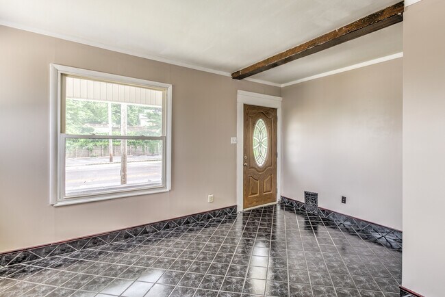 Building Photo - 2305 S Big Bend Blvd