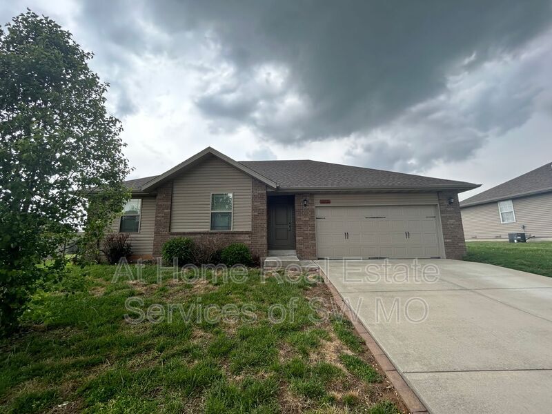1107 S Tanner Dr, Springfield, MO 65802 House Rental in Springfield