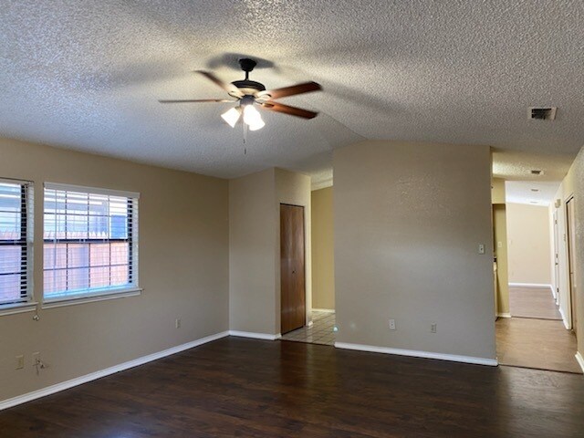 Foto del edificio - Spacious 2 bed 2 bath townhome!