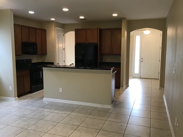 Building Photo - 305 Pine Arbor Cir