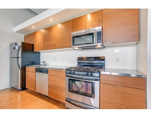Building Photo - 156 Porter St