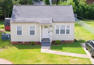 Building Photo - 915 Anarine Rd