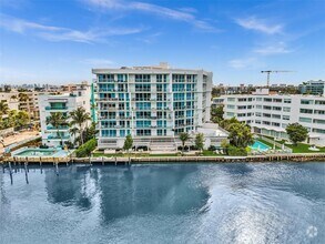 Building Photo - 9821 E Bay Harbor Dr