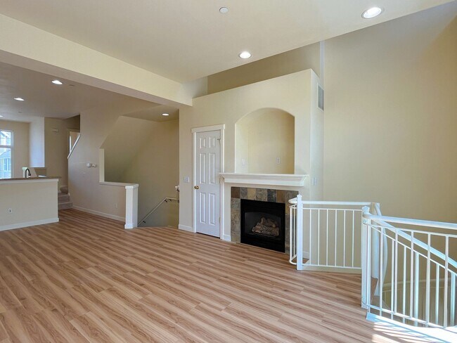 Foto del edificio - Huge, Updated 2 bed 2.5 bath Issaquah High...