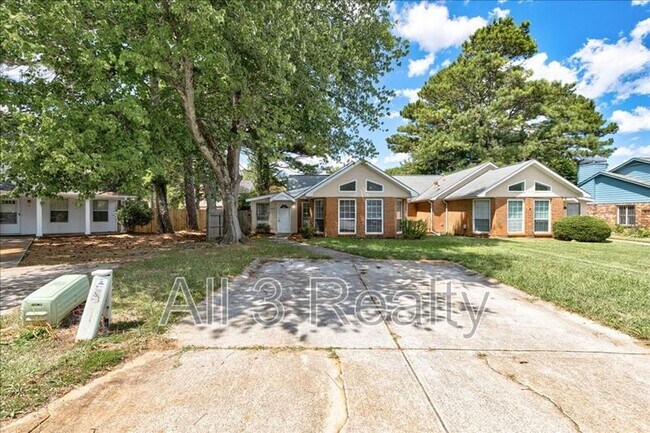 Building Photo - 2140 Meadowview Ct SE