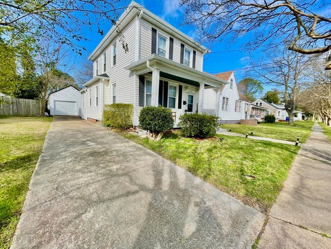 Building Photo - Charming 3-Bedroom Home Available 07-25-24...