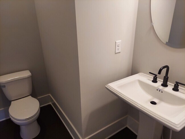Foto del edificio - New Construction Executive Rental Availabl...
