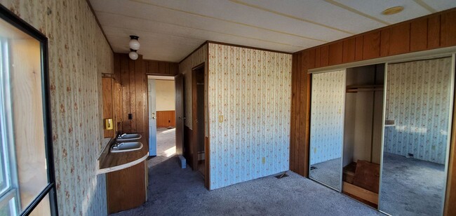 Building Photo - 2 bedroom / 2 bathroom mobile home READY NOW!