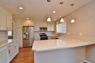 Building Photo - 860 Glenhill Dr