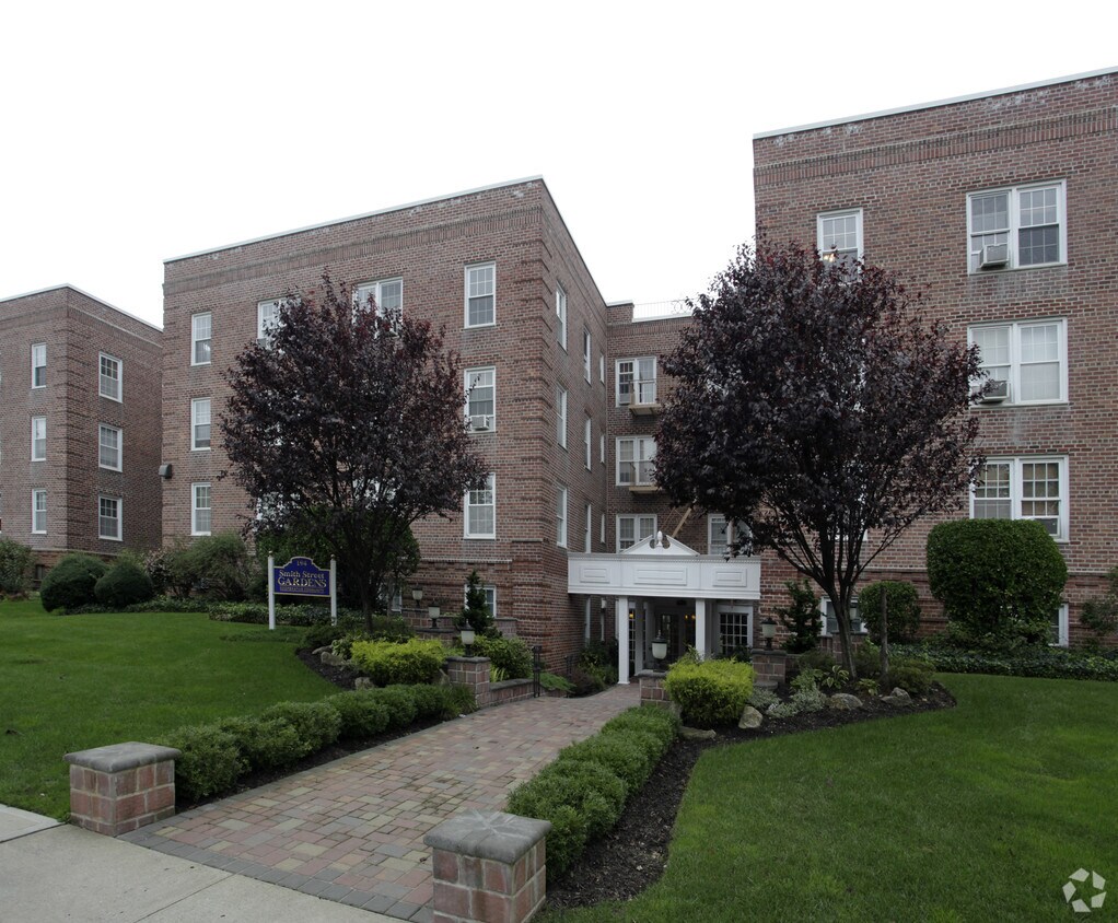 Smith St. Gardens 194 Smith St Freeport, NY Apartments for Rent in