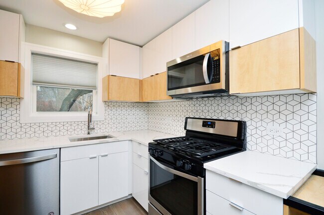 Foto del edificio - Spacious One Bedroom in Edgewater