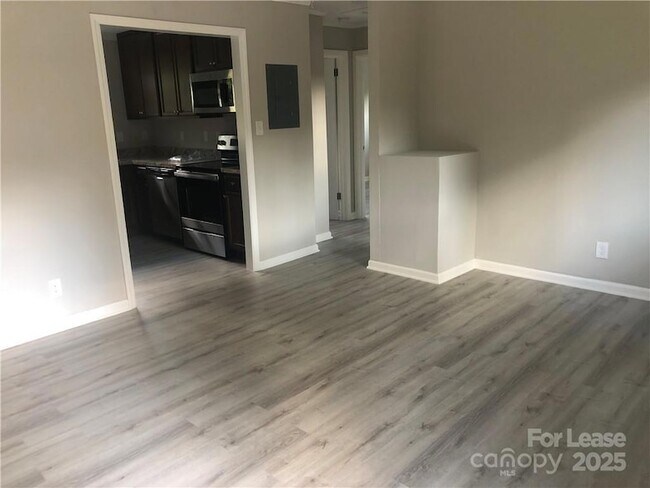 Foto del edificio - 851 Crestway Dr