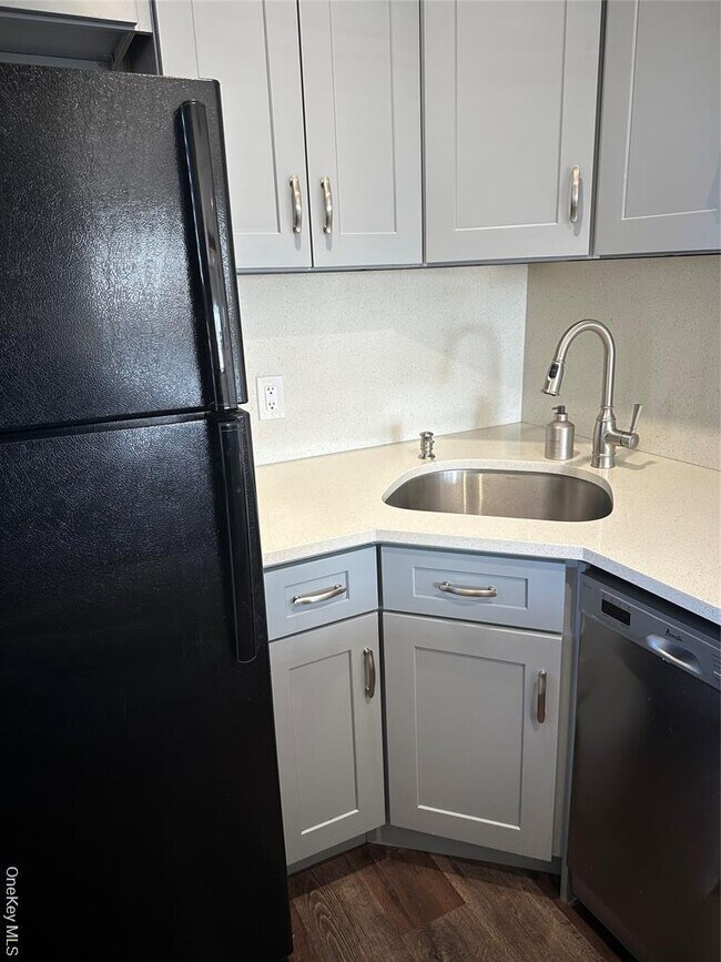 Foto del edificio - 55 Tulip Ave