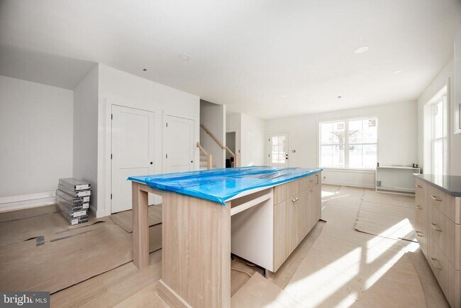 Foto del edificio - 453 E Franklin St