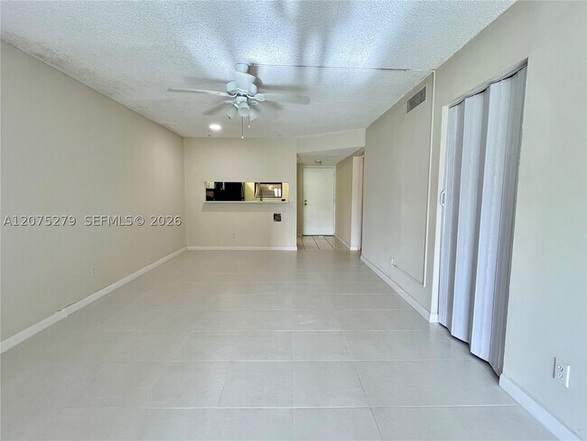 Foto del edificio - 3252 Foxcroft Rd