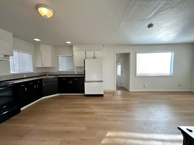 Building Photo - Relaxed Living in West Ellensburg