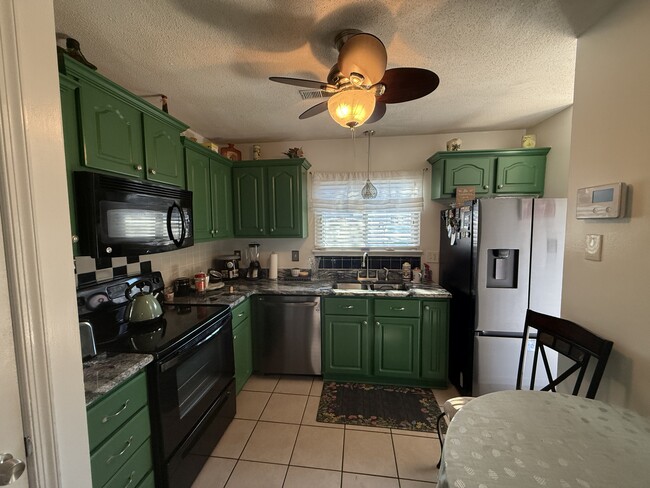 Foto del edificio - 3711 San Pablo Dr