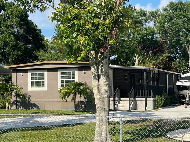 Building Photo - 4979 Las Vegas Dr
