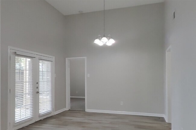 Foto del edificio - 16027 Hidden Acres Dr