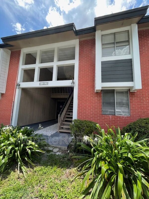 Foto principal - 8849 Old Kings Rd S