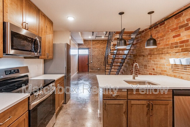 Building Photo - 225 Old South High St