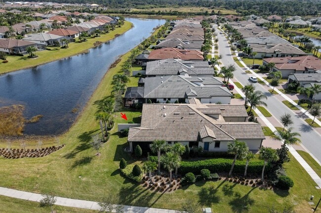 Building Photo - 2 bedroom with Den/Office, 2 bath, 2 car g...