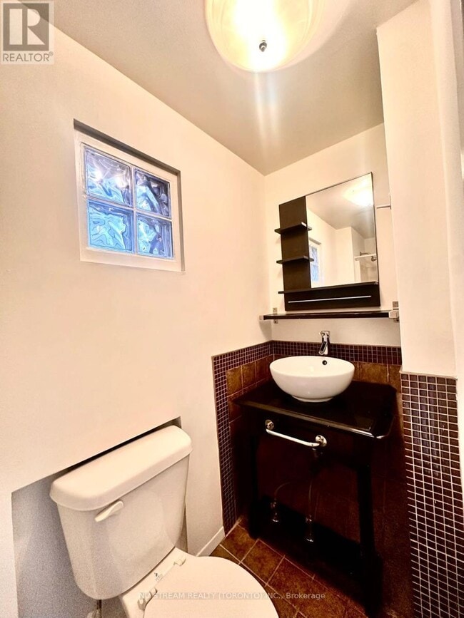 Photo du bâtiment - 135 Kenwood Ave