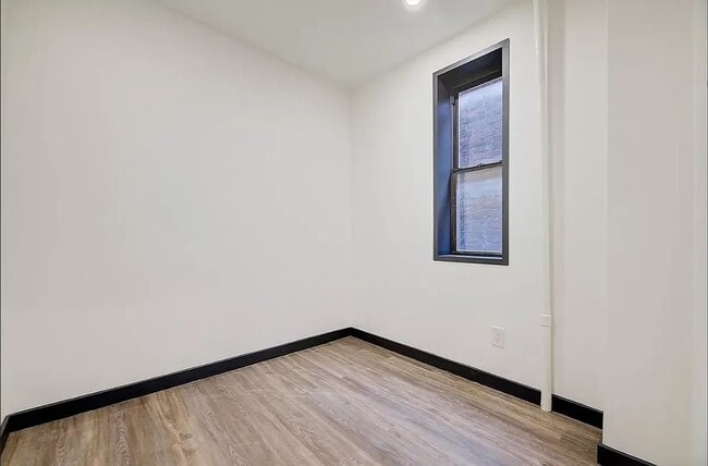 Building Photo - 439 W 46th St