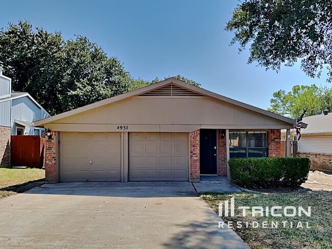 Foto del edificio - 4931 Darrow Ln
