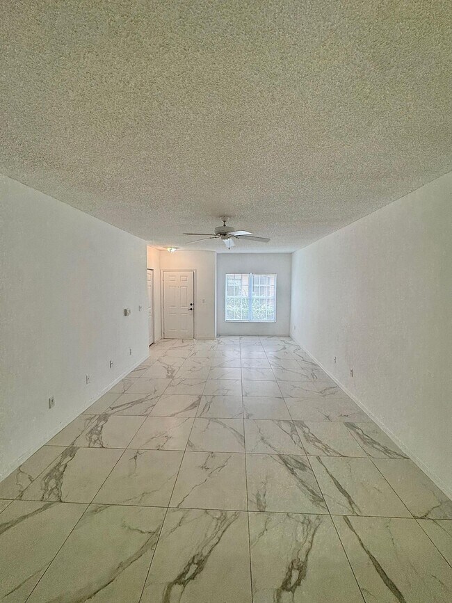 Foto del edificio - 10330 Fox Trail Rd S