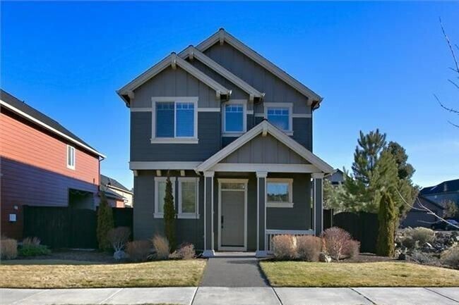 Foto principal - Spacious home with bonus room in NE Bend!