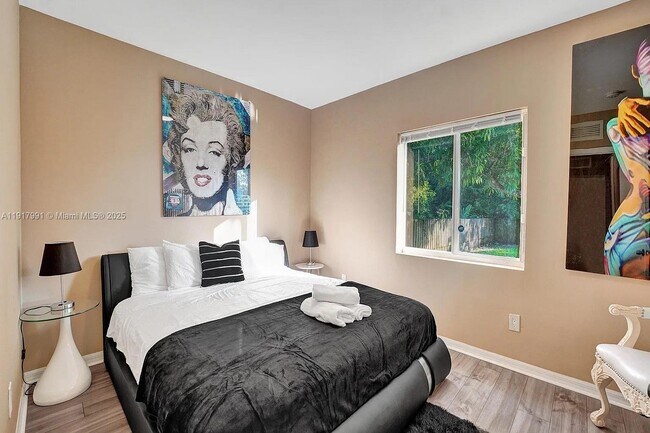 Foto del edificio - 170 NW 46th St