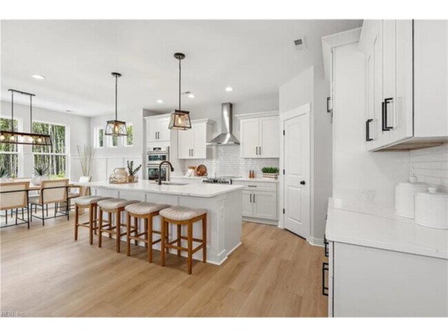 Building Photo - 5 Bedroom 3 Bathroom for rent