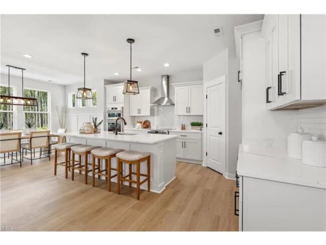 Foto del edificio - 5 Bedroom 3 Bathroom for rent