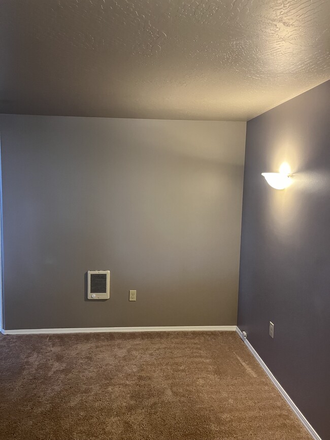 Building Photo - 3235 Pheasant Blvd