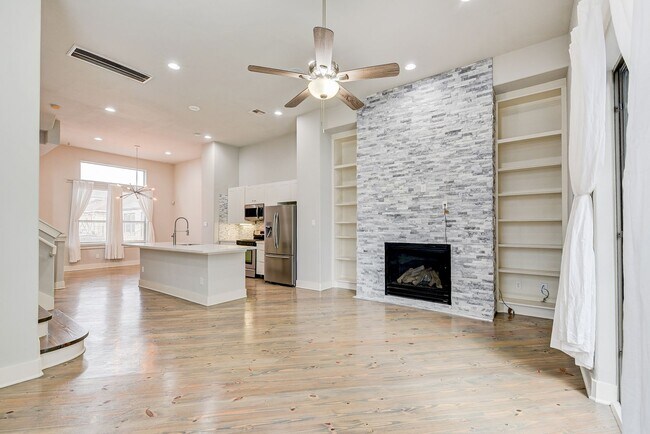 Building Photo - 3 Bedroom single family home