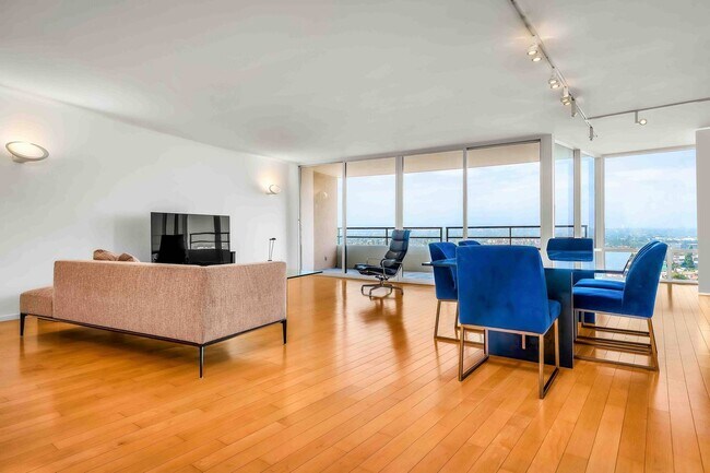 Building Photo - 4316 Marina City Dr