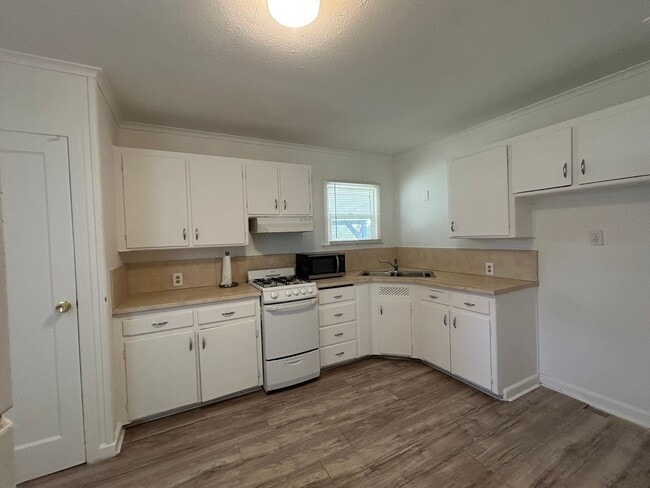 Building Photo - 150 Mono Ave